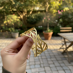 Luxury Leaf Pattern 18K Gold Plated Stainless Steel Chunky Bangle for Women Trendy Open Cuff Bracelet Waterproof Anti-Tarnish Fashion Accessory Gift