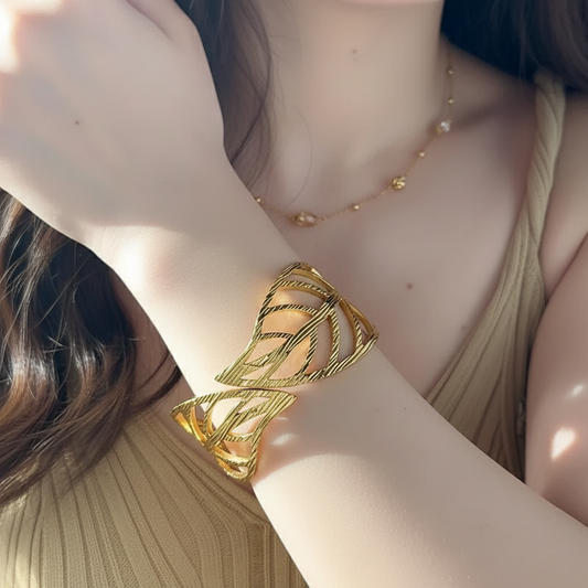 Luxury Leaf Pattern 18K Gold Plated Stainless Steel Chunky Bangle for Women Trendy Open Cuff Bracelet Waterproof Anti-Tarnish Fashion Accessory Gift