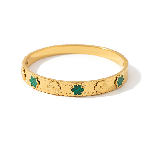 Green Multicolor Flower Charm Stainless Steel Bangle for Women PVD Gold Plated Anti-Tarnish Cuff Bracelet Cute Dainty Wrist Accessory for Everyday Wear 316L Steel 18K Gold Plated Hypoallergenic Adjustable